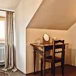 Tauroa Krenn Hotel