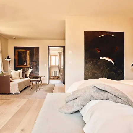Tauroa Krenn Hotel *