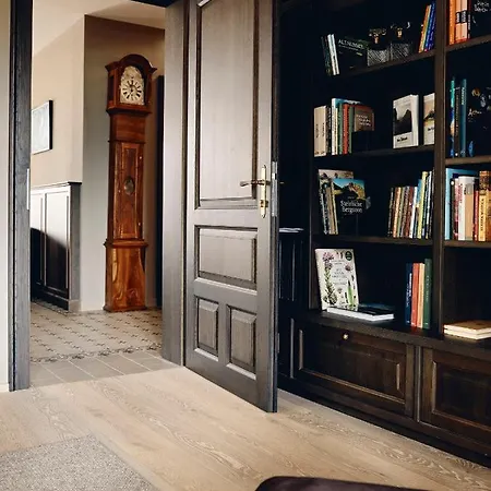 Tauroa Krenn מלון Purgg